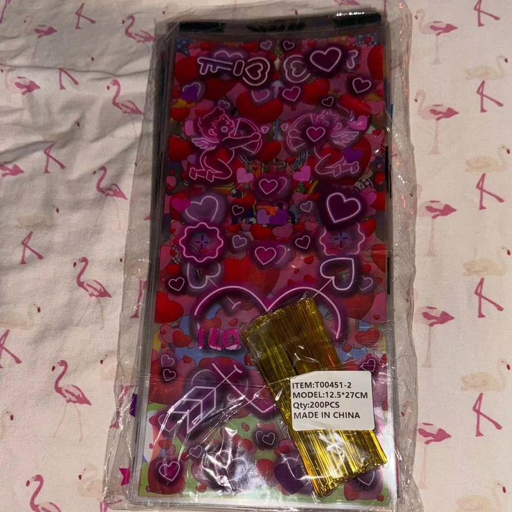 100 assorted gift bags with ties
